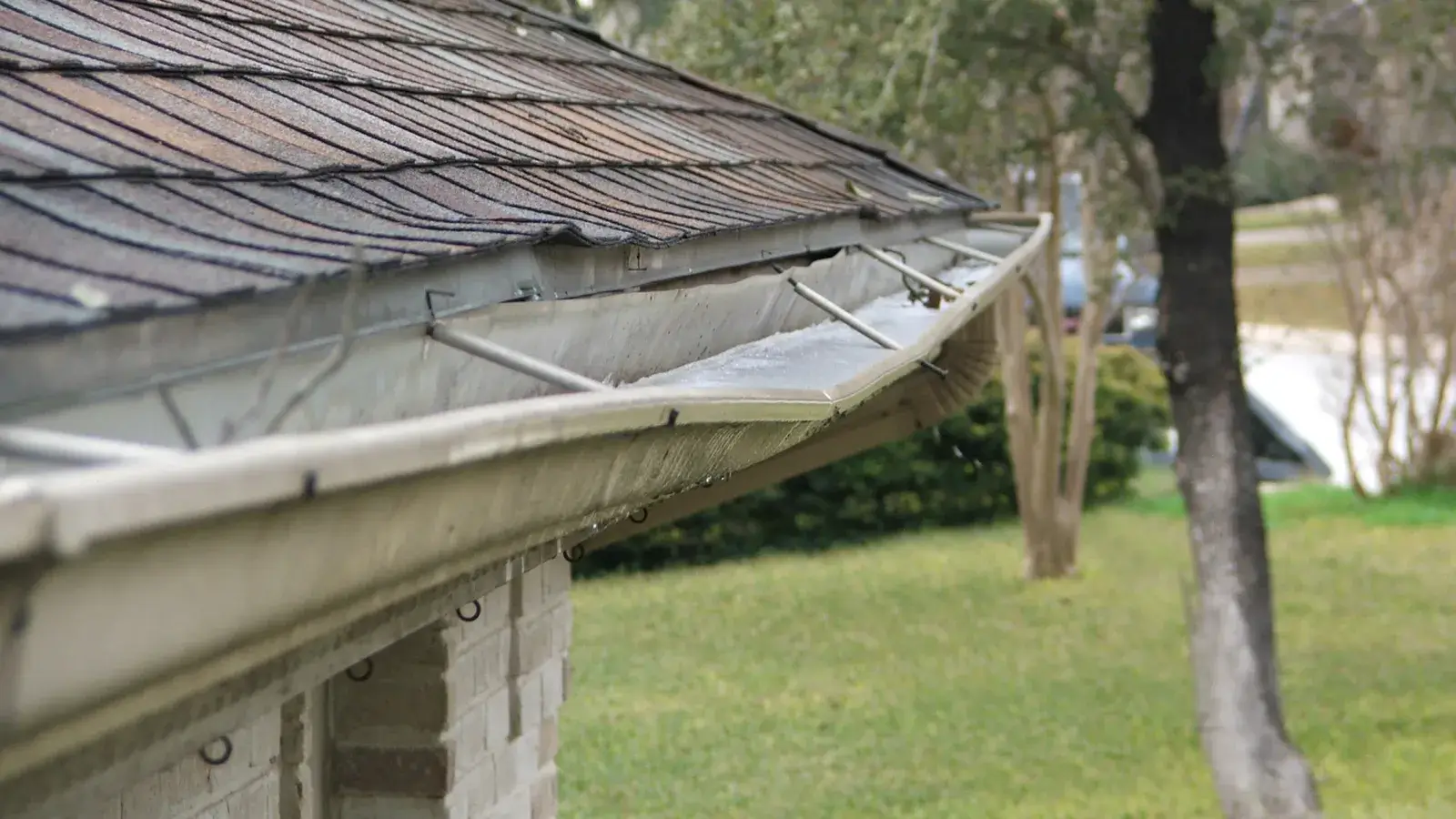 Sagging Gutters bg